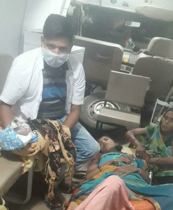 Delivery done in ambulance, mother-child healthy