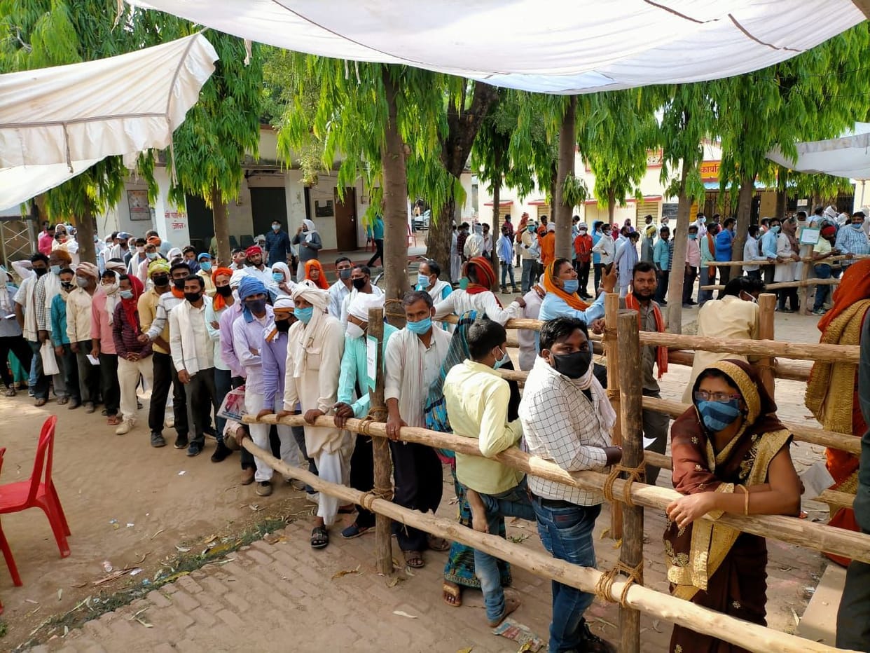 Crowds gathered to pick election symbol