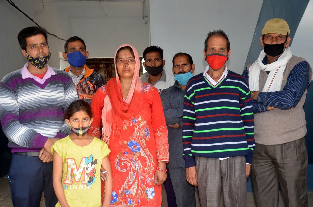 Couple refused to enter the room and beat up the couple