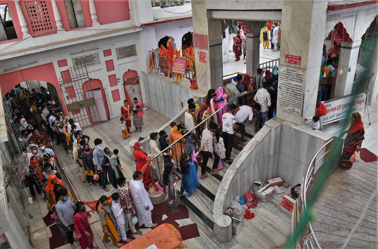 Devotees heavy on corona, 36250 worshiped mother