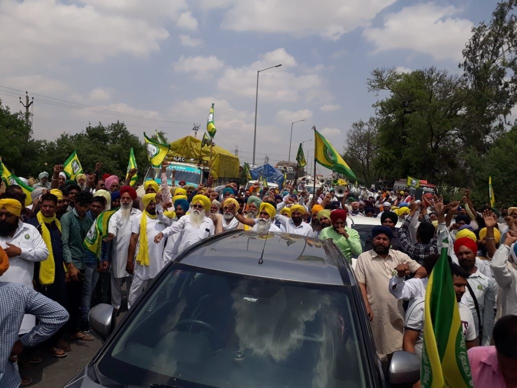 The batch of farmers left for Delhi border from Sangroor