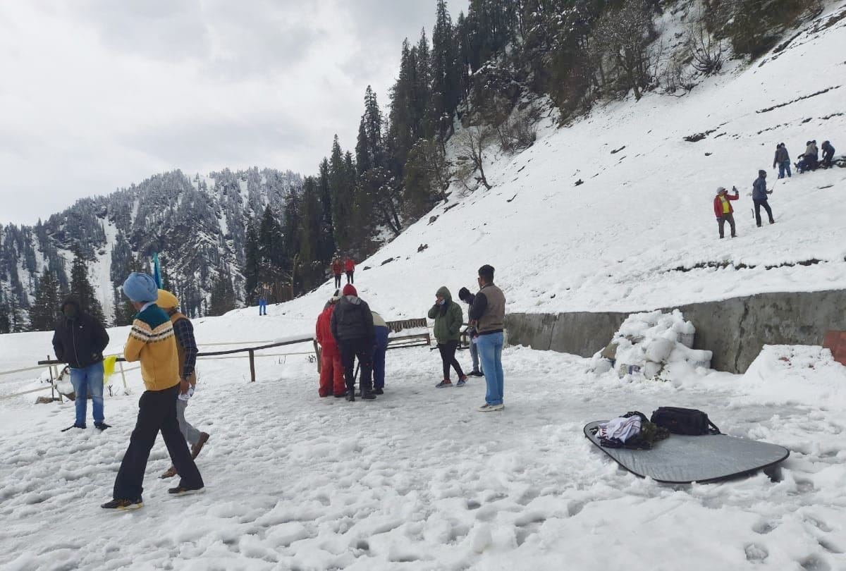 weather update himachal: Heavy snowfall in rohtang lahaul spiti Atal tunnel closed for traffic