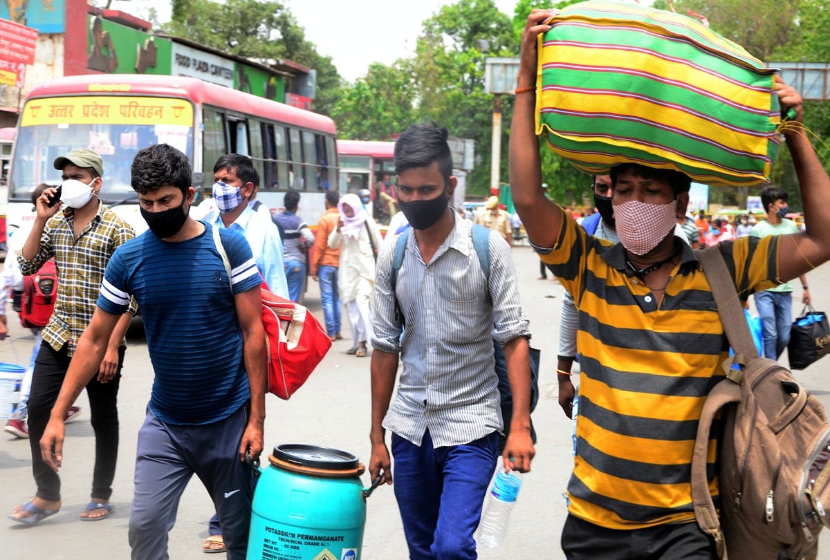 Prayagraj news lockdown- migrant laborers looting back home