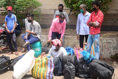 Prayagraj news lockdown- migrant laborers looting back home