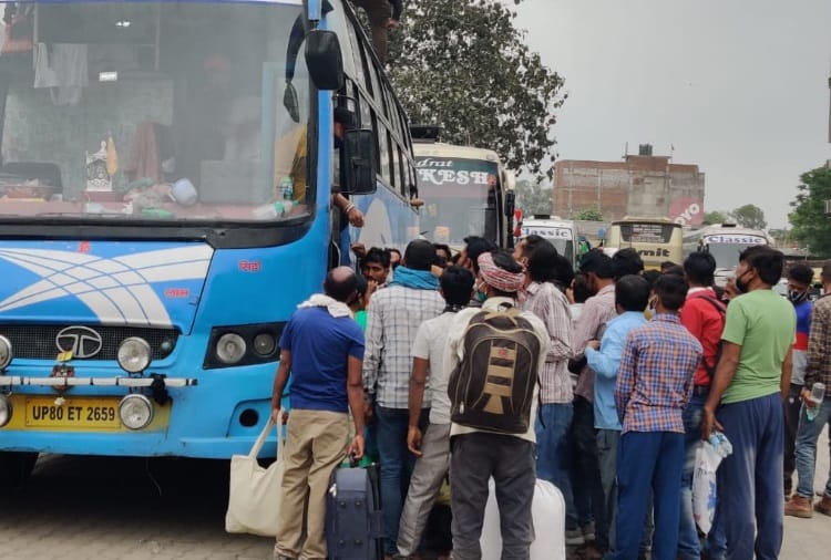 Buses Running from Ludhiana Filled More than Capacity with migrant labourers