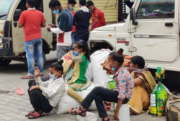 Buses Running from Ludhiana Filled More than Capacity with migrant labourers