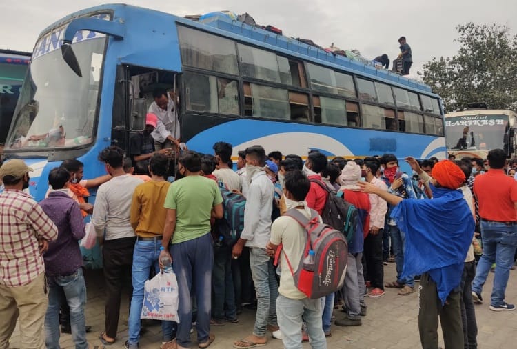 Buses Running from Ludhiana Filled More than Capacity with migrant labourers