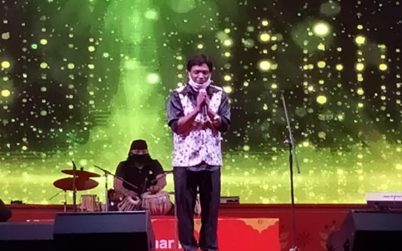 comedian sunil pal controversial video calling doctors as thief aiims doctors sent letter to amit shah to arrest him