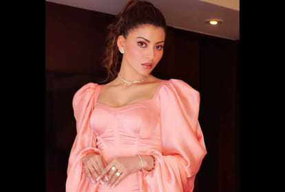 Urvashi Rautela And Randeep Hooda Starrer Inspector Avinash Set Of Catches Fire