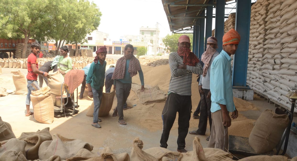 3.32 lakh quintals of wheat left in the mandis of the district
