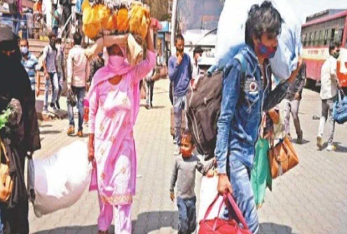 Delhi news: Daily workers approach Noida-Gurugram 