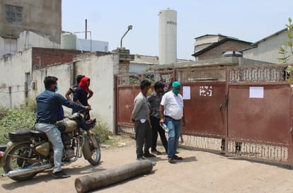 Oxygen crisis deepens, admitted patients being evacuated from hospitals in varanasi