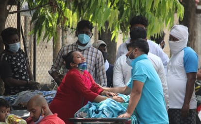 The number of deaths also increased among the increasing cases of Corona, 33 patients died in four days in Varanasi