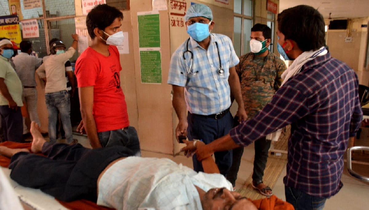 The number of deaths also increased among the increasing cases of Corona, 33 patients died in four days in Varanasi