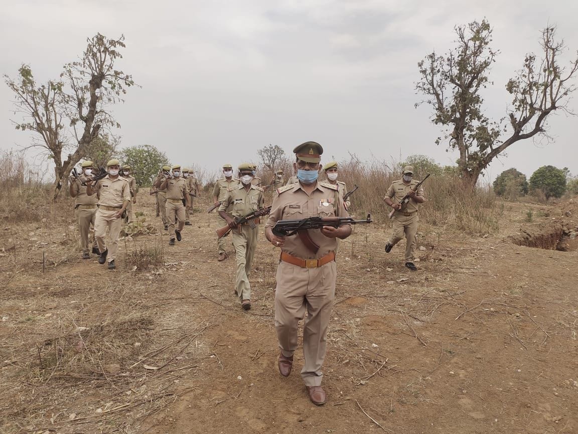 Police and PAC jawans combing Chhattisgarh border
