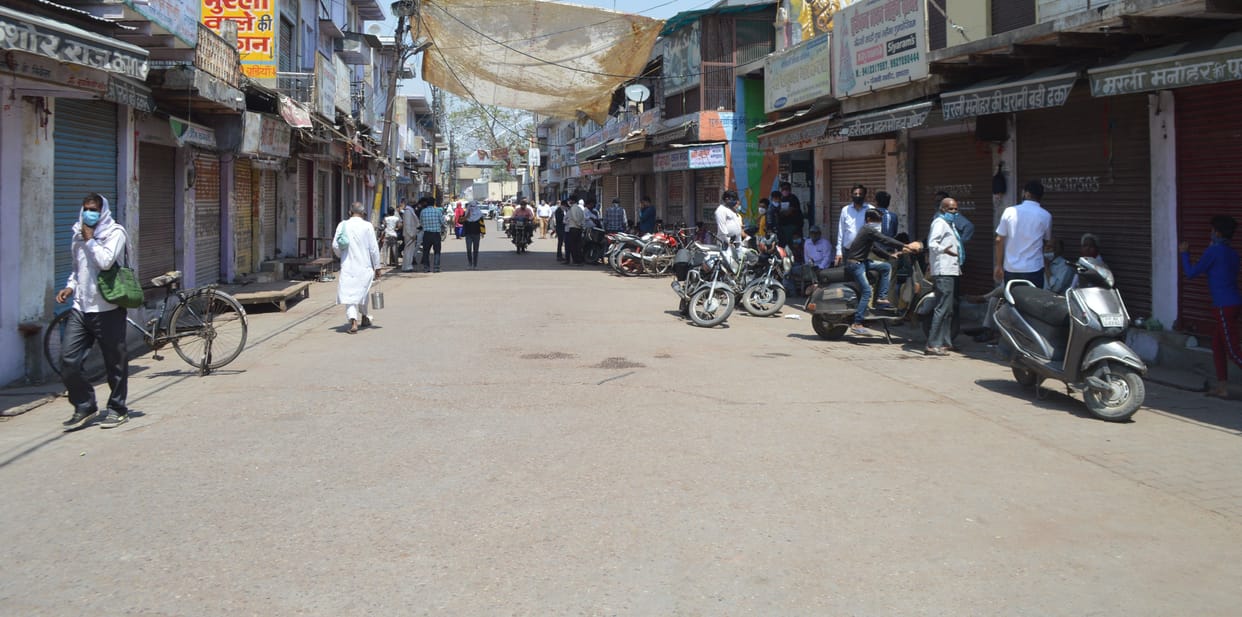 Hathras: Shopkeepers shut Punjabi market in protest against the administration's action