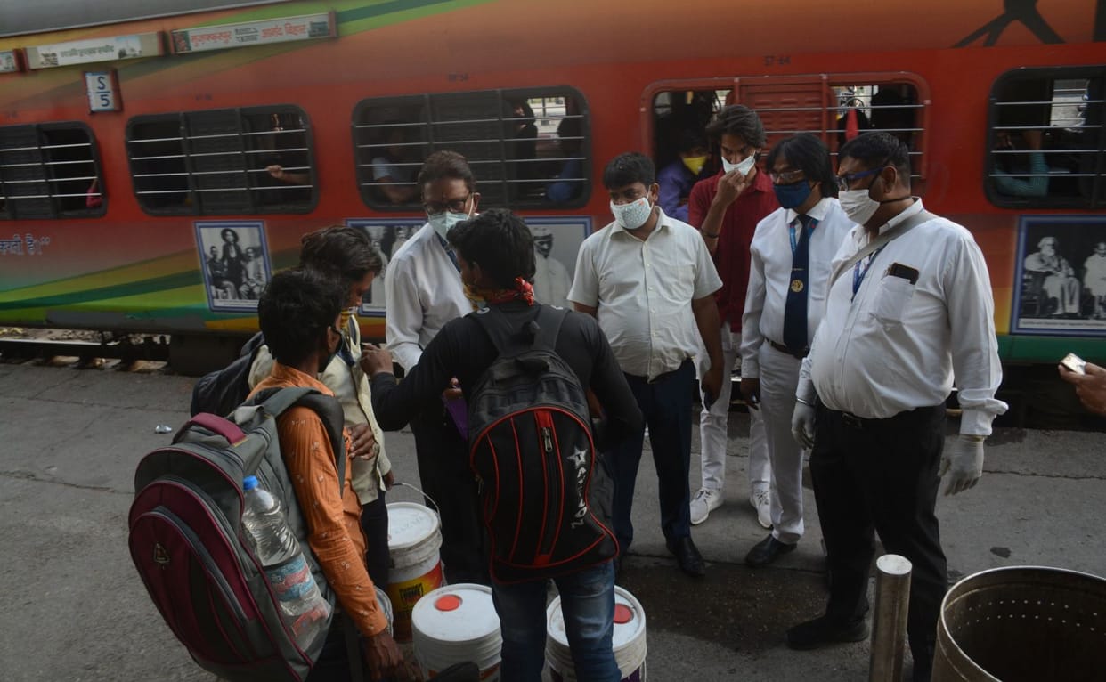 checking in saptkranti express pantry car manager ran away