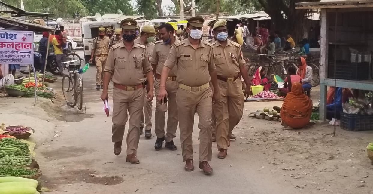 Police did the route march in ballia