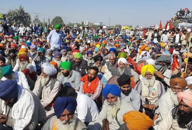 Protesting Farmers not agree on Corona test but says yes to Vaccination in Haryana