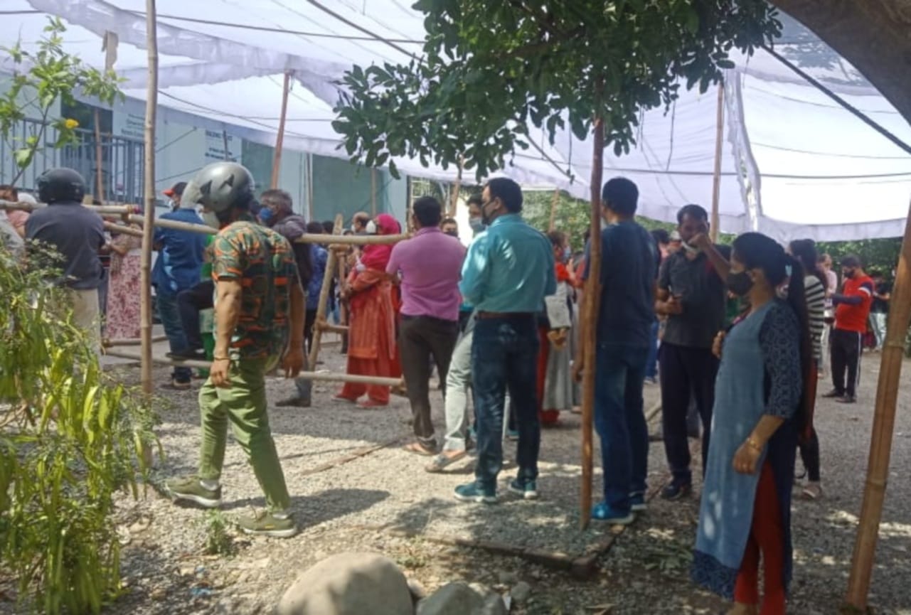 coronavirus in uttarakhand latest news : public rush in hospital and lab for corona test, watch photos
