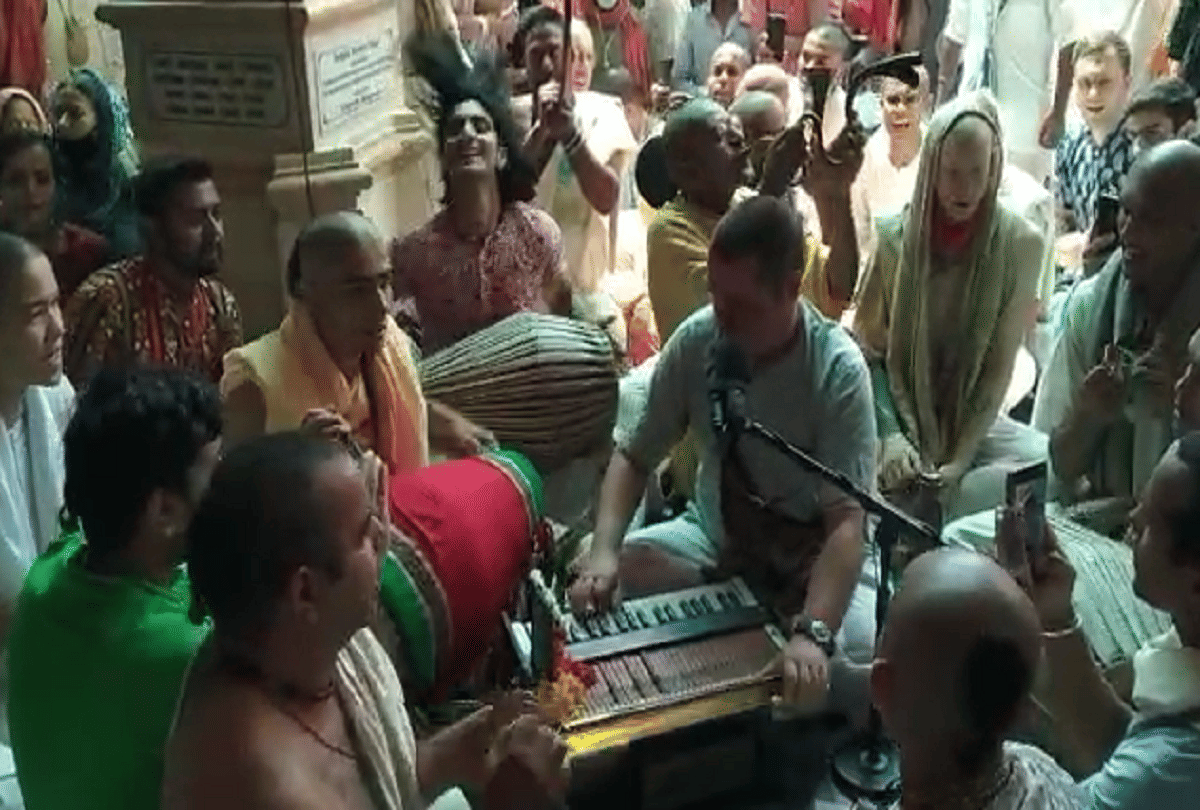 devotees violating COVID guidelines in ISKCON Temple in Vrindavan