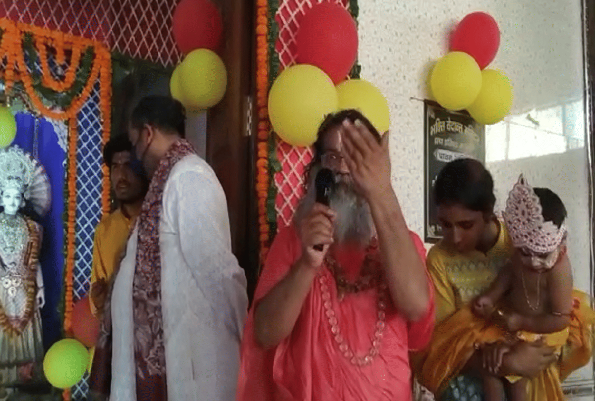 devotees violating COVID guidelines in ISKCON Temple in Vrindavan