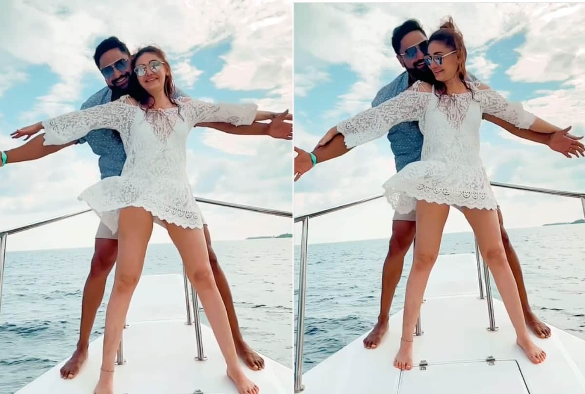 Actress Shefali Jariwala Oops Moment During Titanic Pose And She Trolled On Social Media
