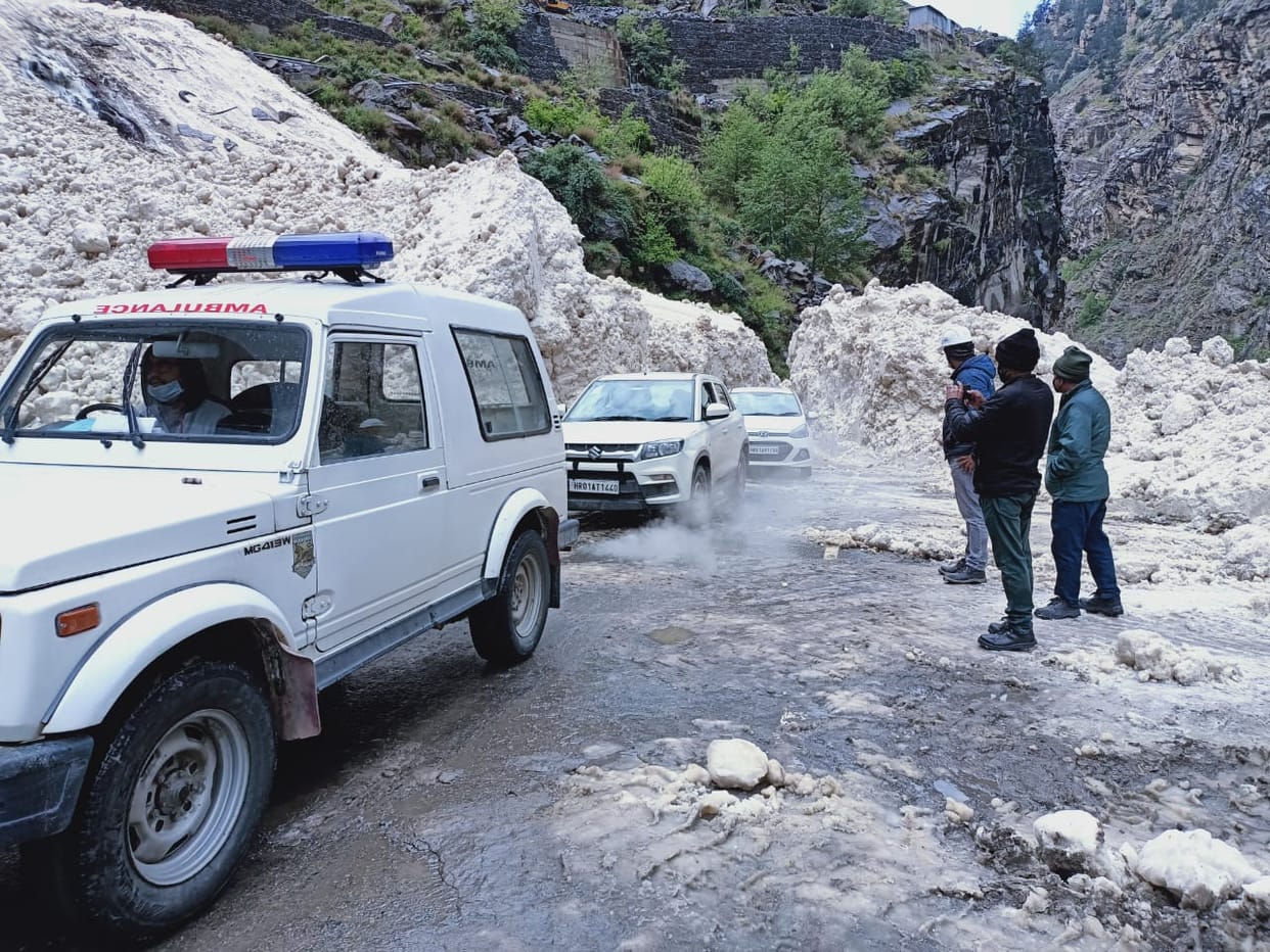 rampur news kinnaur news 34 road closed 174 transfarmer brekdown deu to snofall and landslide