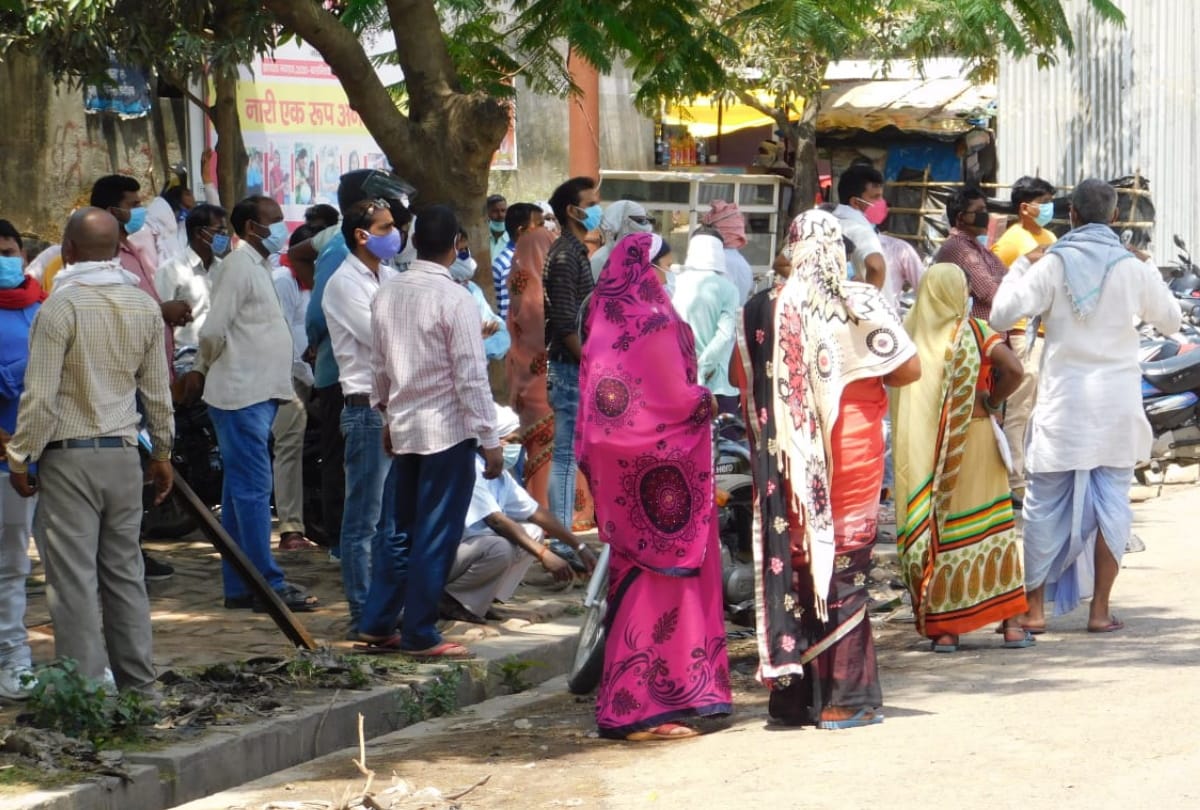 corona infected body found at hospital gate in maharajganj