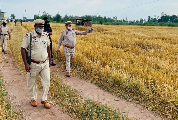 BSF opened fire against Three Pakistanis who were attempting to infiltrate from the border in Pathankot 