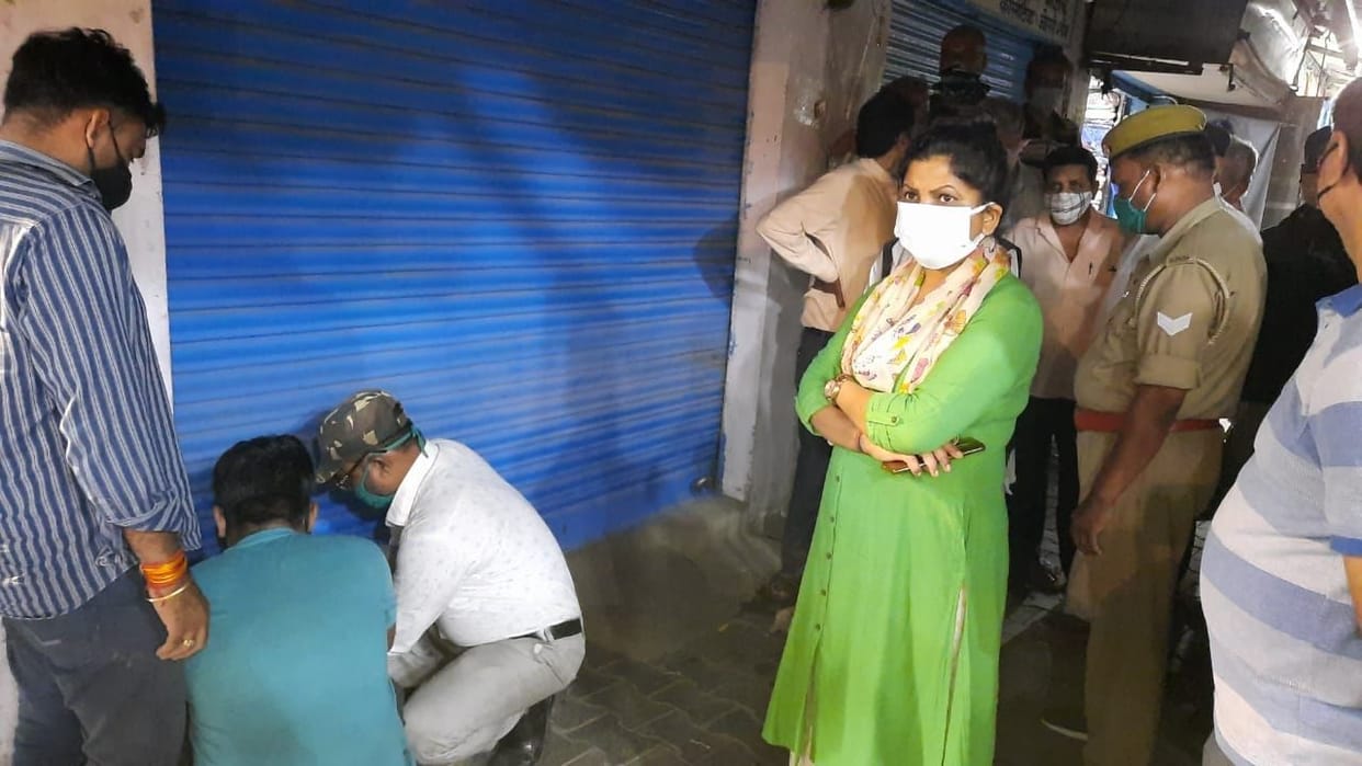 Hathras: four shops sealed, invoices of many shopkeepers