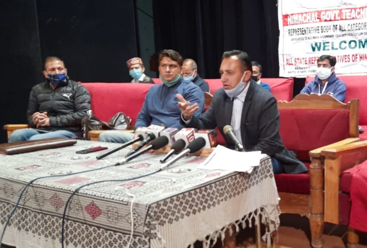 Himachal Pradesh Rajkiya Adhyapak Sangh adhyaksh Virender chauhan press conference in shimla