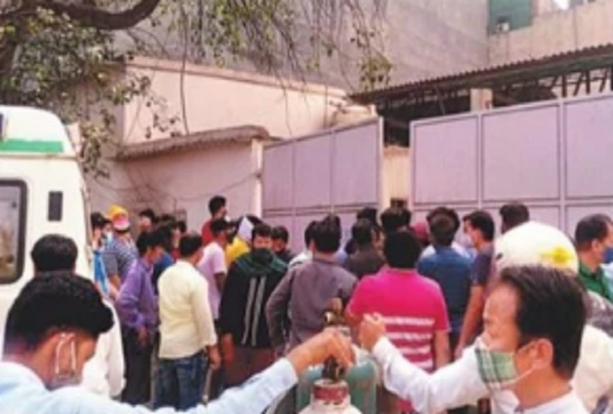 Delhi news: Mass rush to get free oxygen in Mayapuri