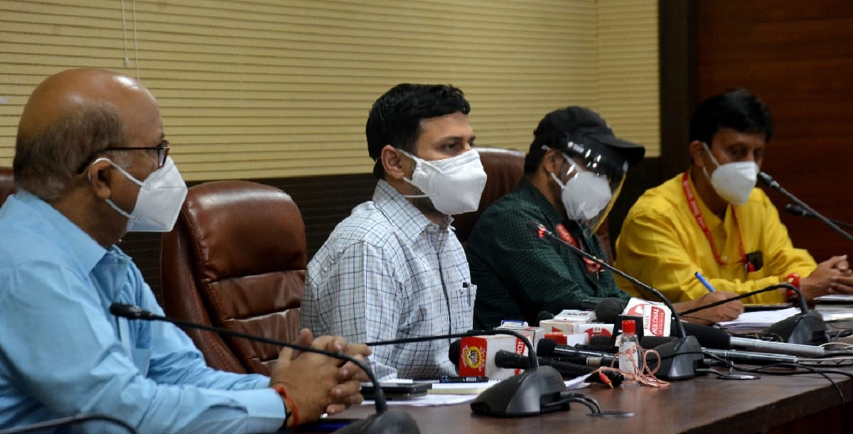 varanasi : Nodal officers give r­­­eports of hospitals every day, the District Magistrate has given instructions 