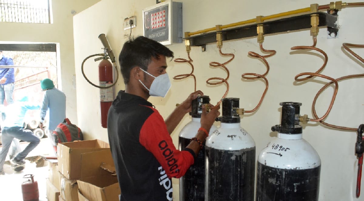 Mobile oxygen point of the poor will run on city streets in varanasi