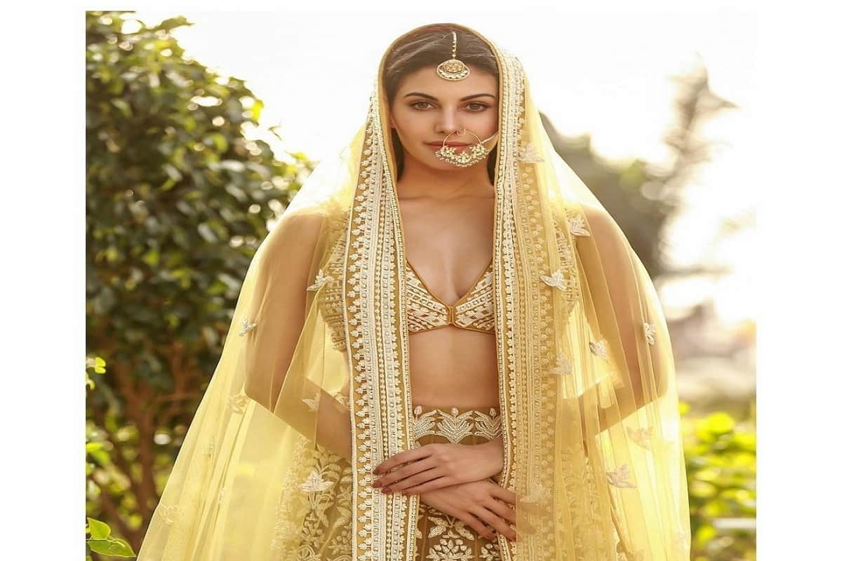 Amyra Dastur Shares her Casting Couch and Harassment experience says happens in both industries