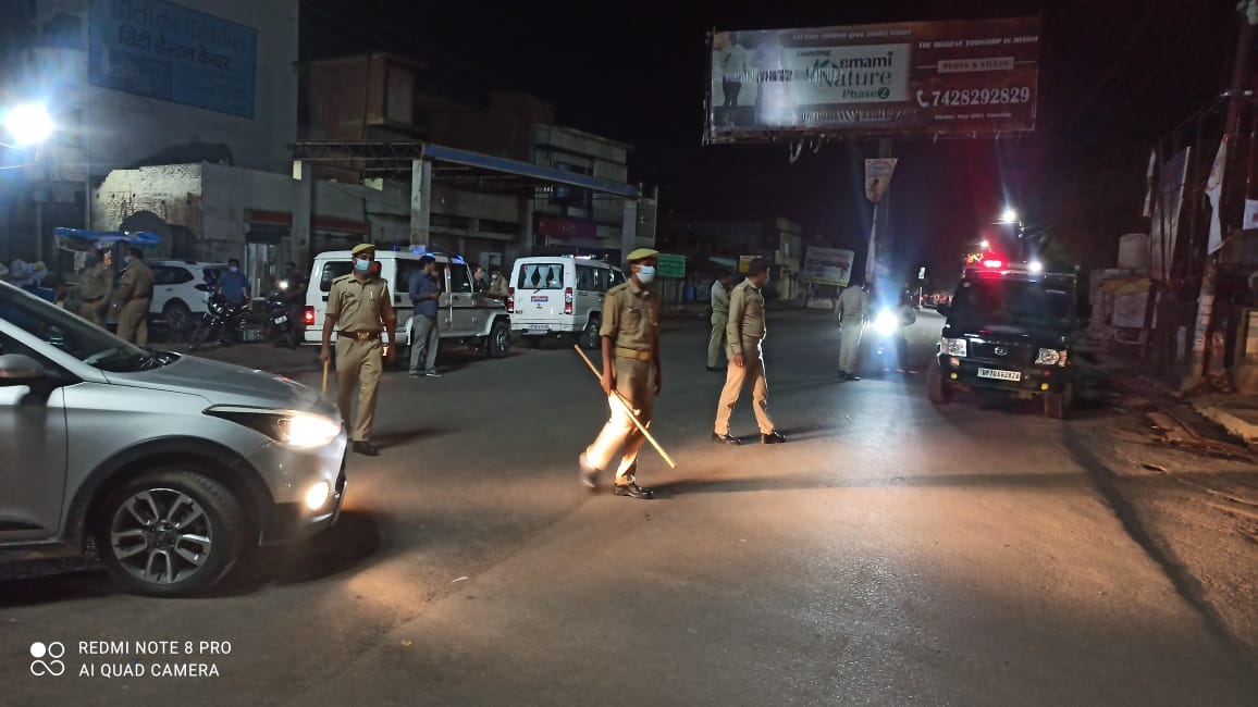 Police on the streets for Corona curfew, silence at nine o'clock