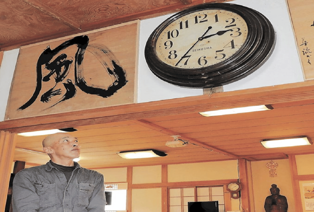 japan 100 year old clock stopped by tsunami but restarts after 10 years