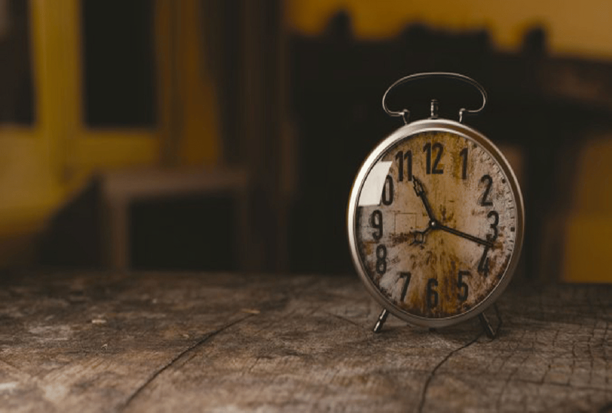 Vastu Tips for wall Clock in house clock right direction vastu tips in hindi