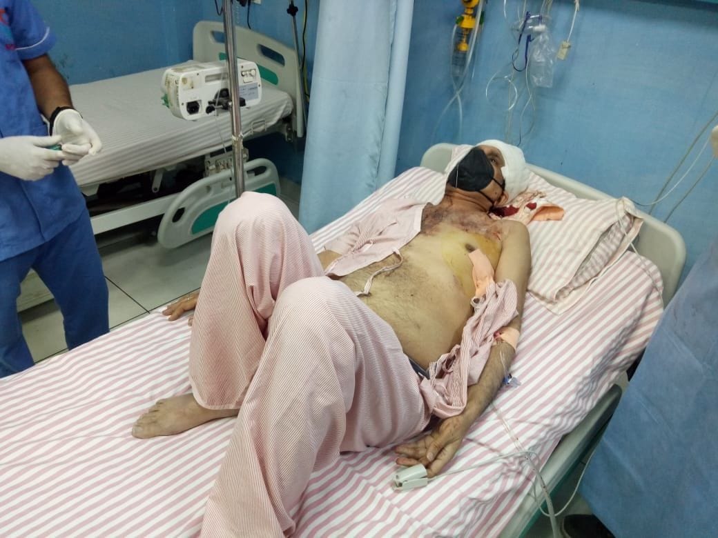Doctor attacked with knife outside the house, condition critical