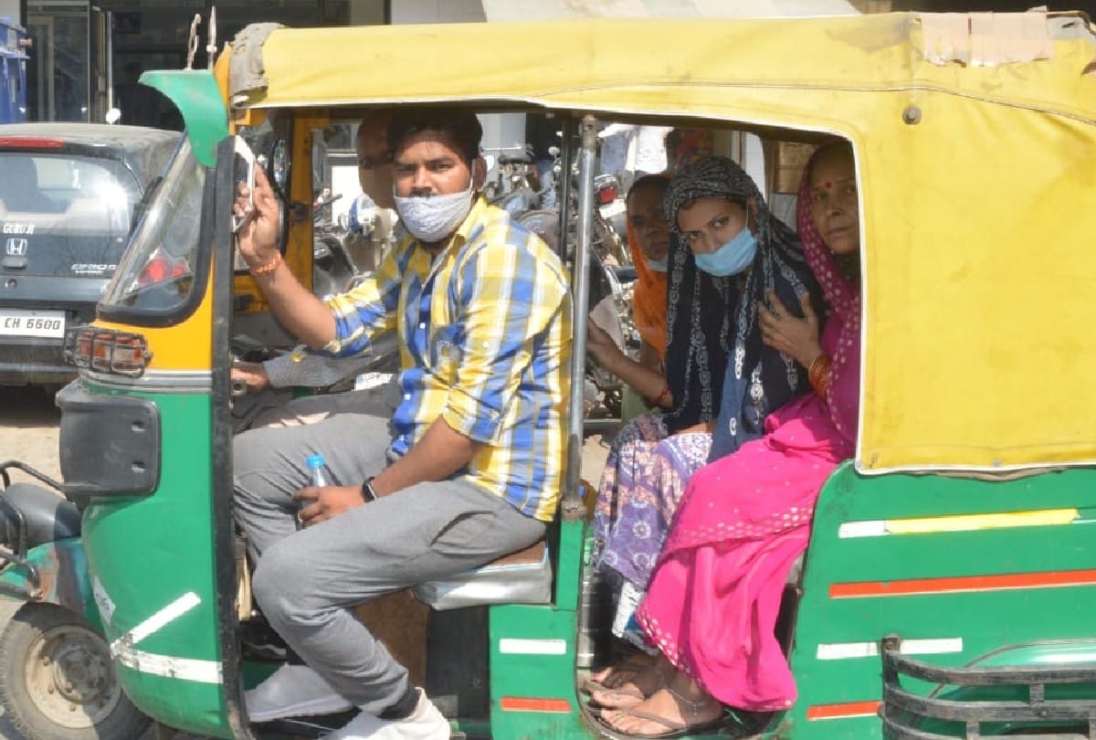 Patients suffering due to lack of beds and oxygen at hospitals of agra