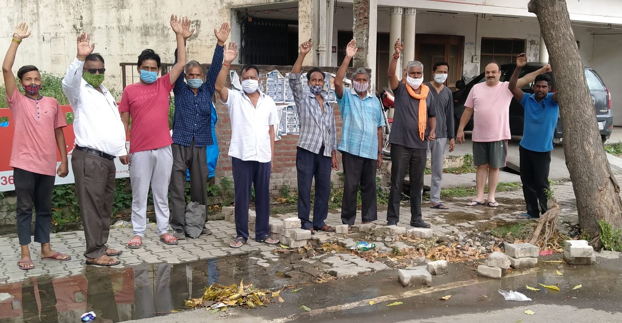 Demonstrated against the officers of the municipality