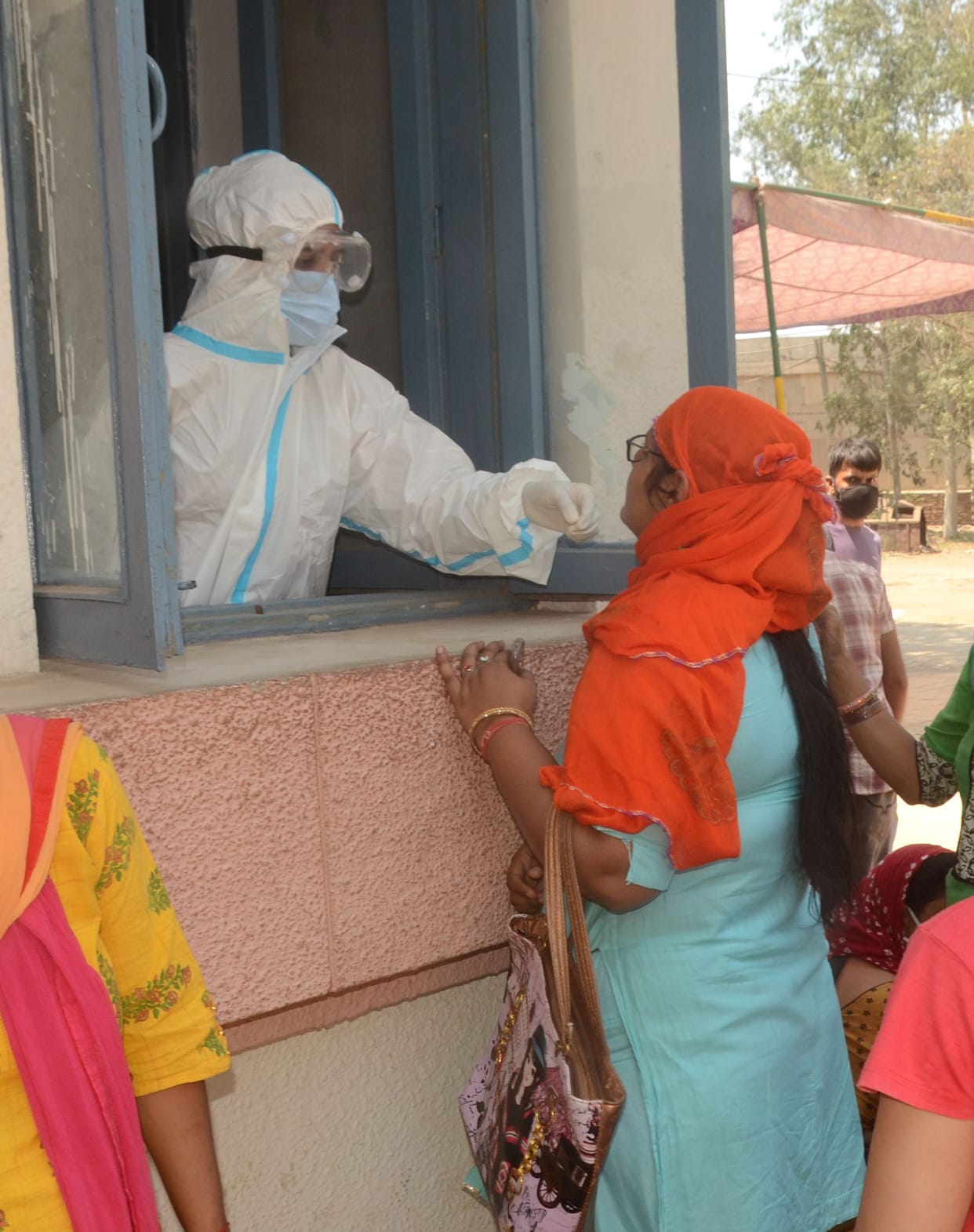 PGI not receiving more than 250 samples per day, two private labs also expressed inability