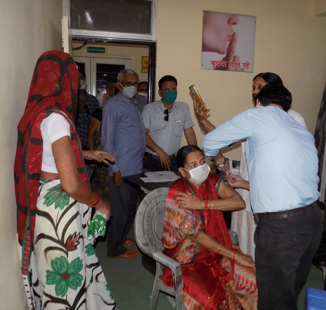 Hathras: 2,189 people get corona vaccine at 20 centers
