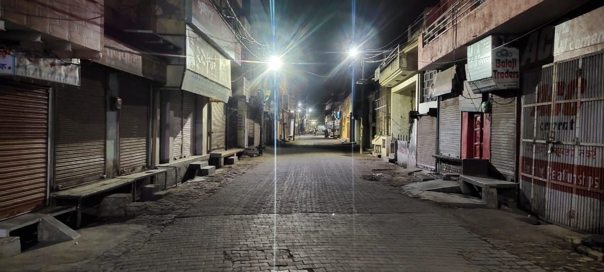 Corona curfew started at eight o'clock in the night, silence in the markets