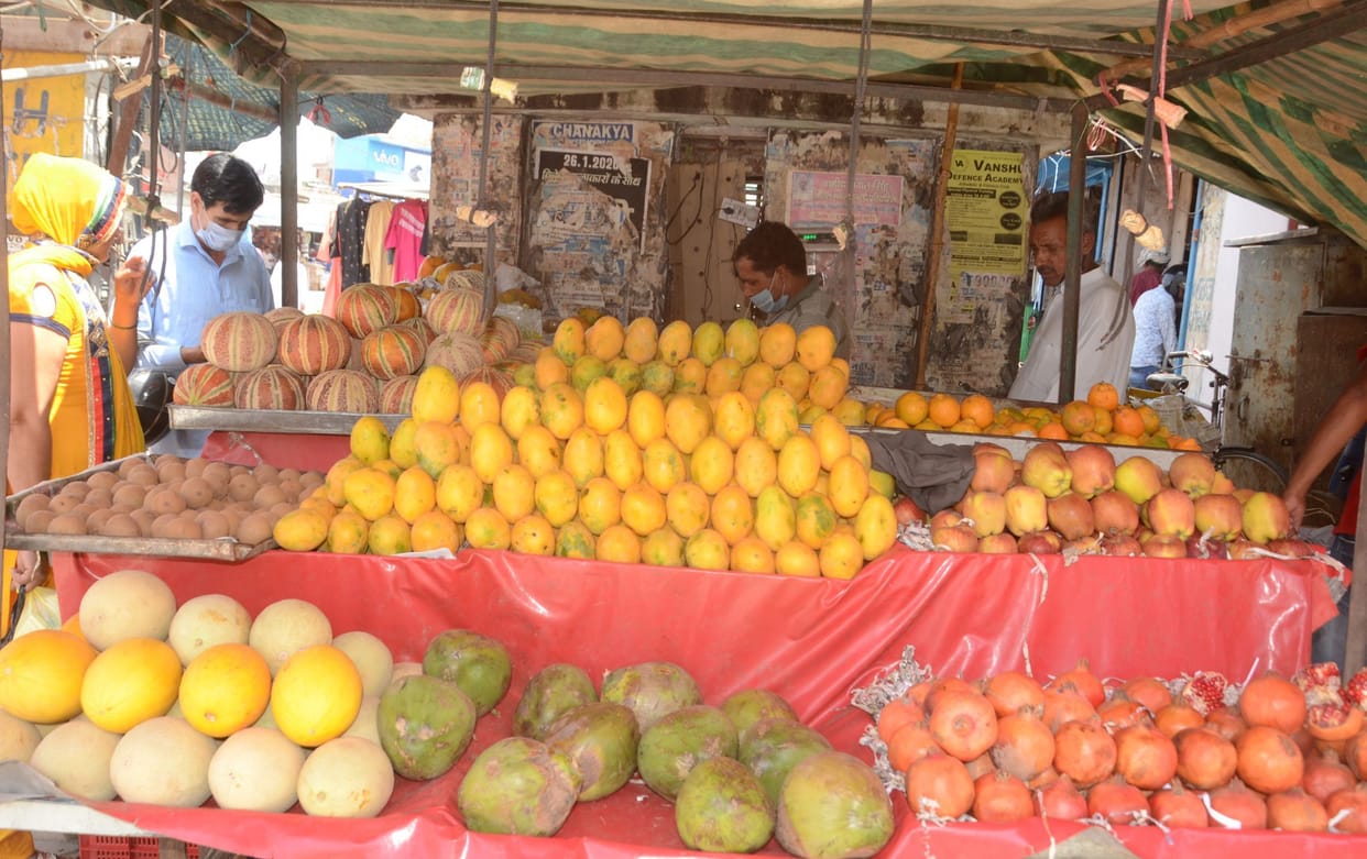 Effect of lockdown implemented in Delhi, fruits and vegetables become expensive