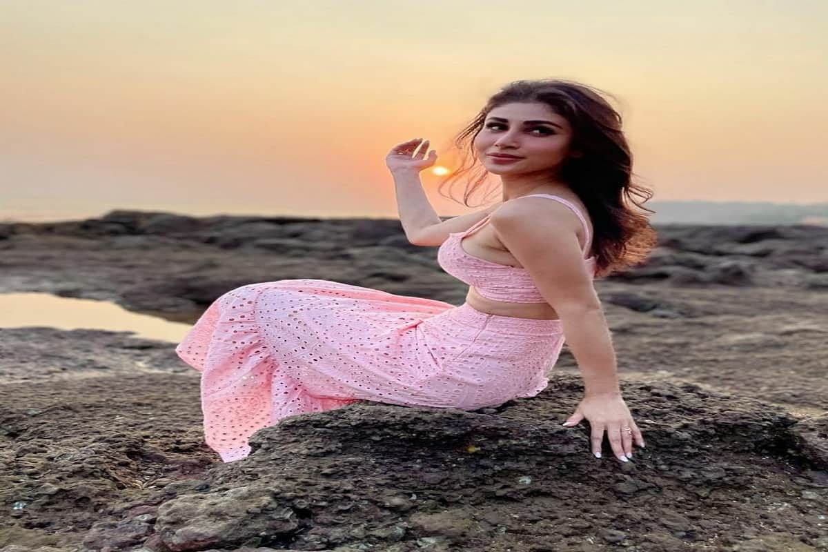 mouni roy perfect pose in black and white backless summer dress looking gorgeous