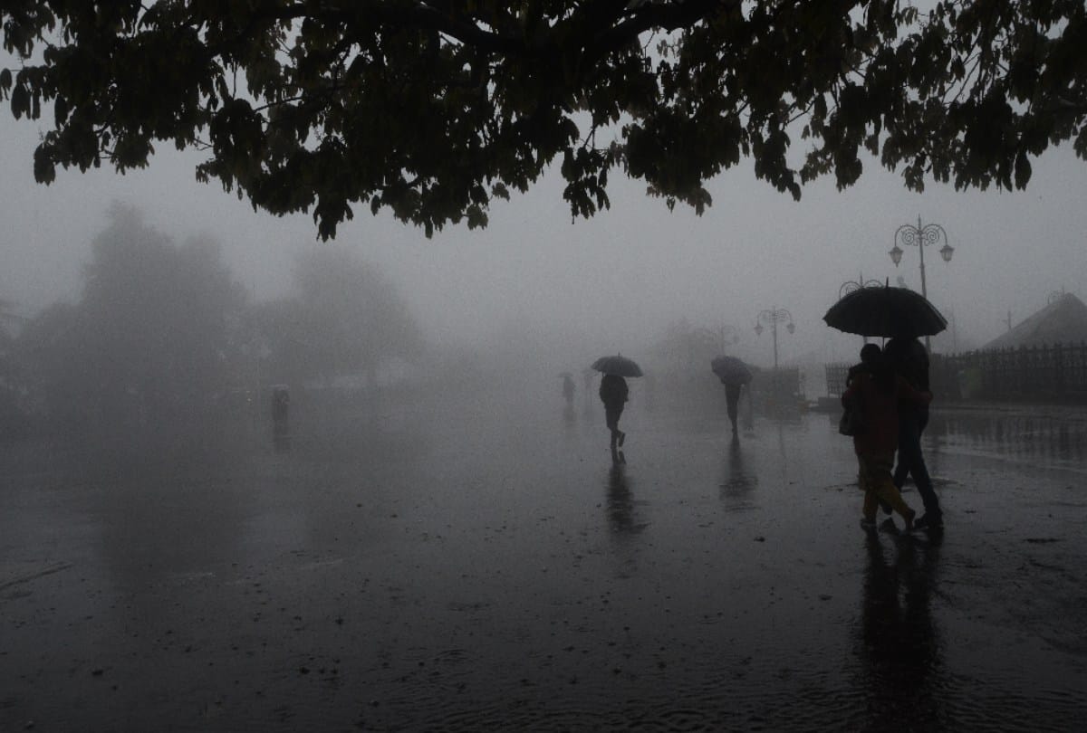 Himachal Weather update, Heavy rain alert for two days, landslides stalled more than 50 roads