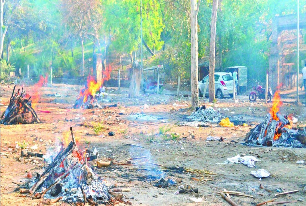 more than one hundred dead bodies cremated at Tajganj Mokshadham in one day
