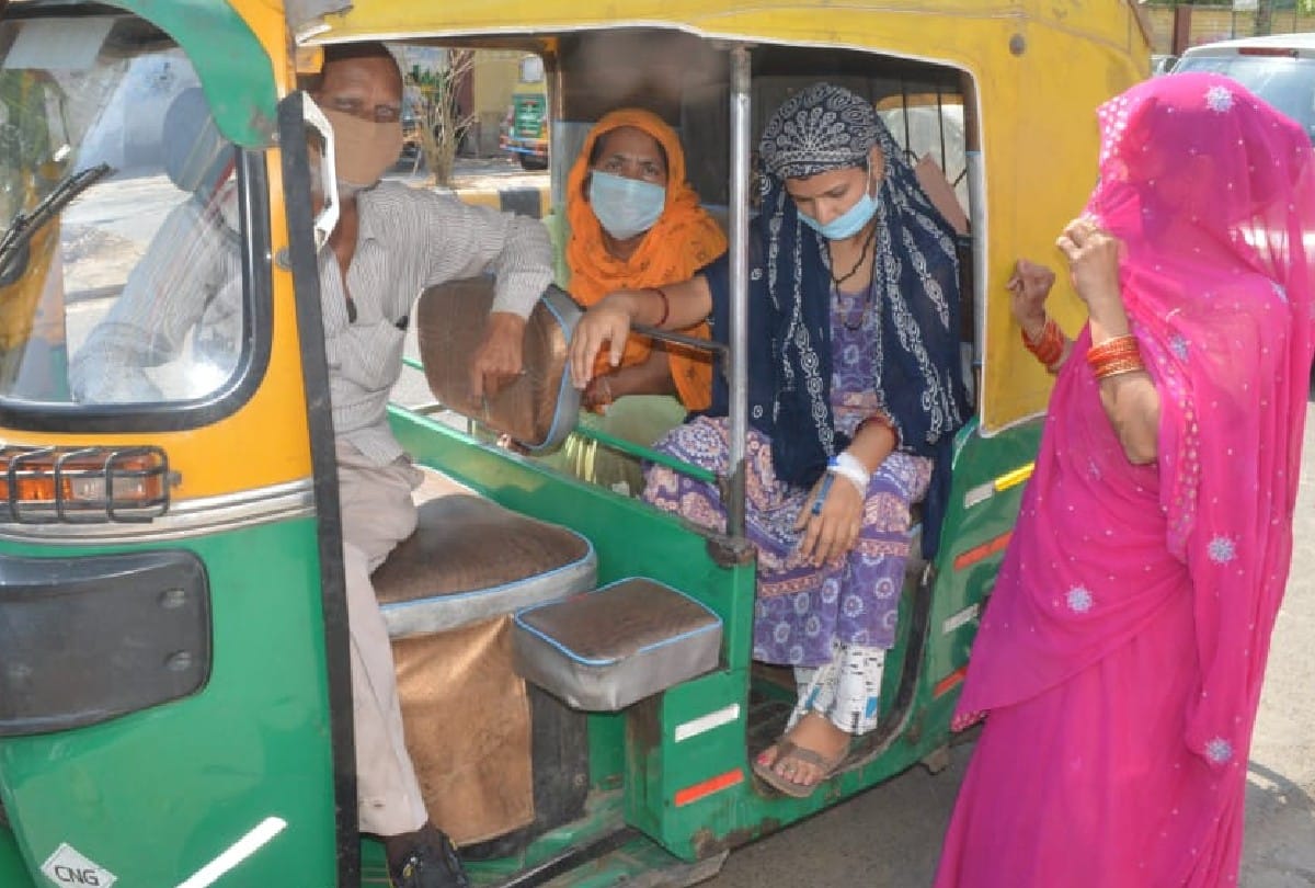 Patients suffering due to lack of beds and oxygen at hospitals of agra